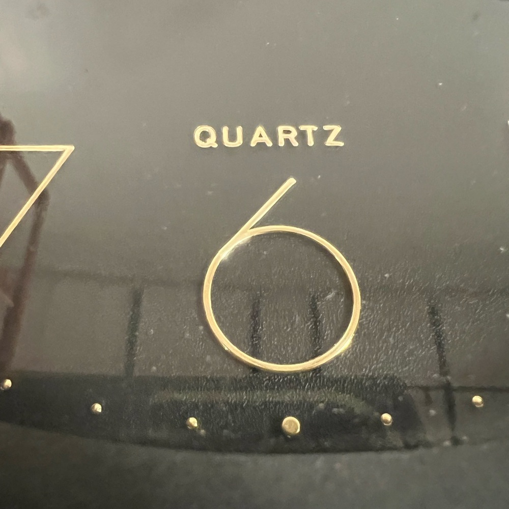 Black and Gold Wall Quartz wall clock - Picture 3 of 3